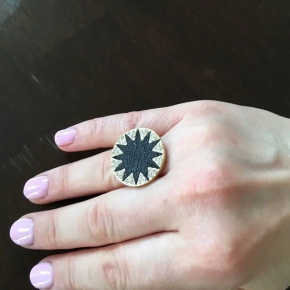 Ring   - Picture 1 of 4